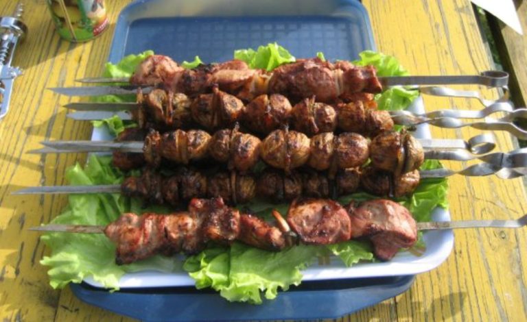 Таня з чоловіком виховали своїх дітей надто суворо, і лише коли ті стали дорослими, батьки зрозуміли, що перегнули ціпок і вирішили виправити ситуацію.