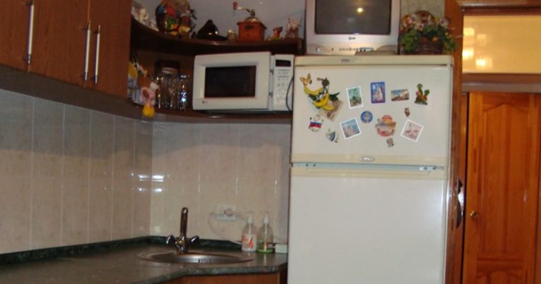 Коли чоловік був у відрядженні, Ірина пішла до знайомої. Краєм ока Ірина помітила в передпокої в Алли таку саму чоловічу сумку, як і її чоловіка.