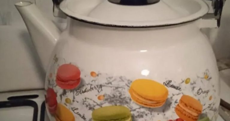 Свекруха думала, що нас немає вдома, пішла на кухню робити собі чай і зателефонувала подрузі. Те, що я почула того дня, змінило все