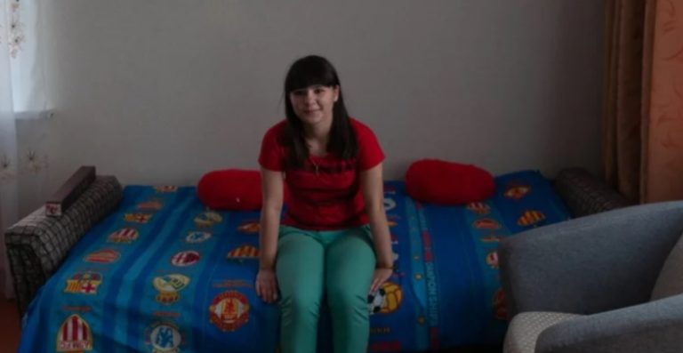 У пориві пристрасті Інна віддалася начальнику і навіть не подумала про чоловіка. І лише через 5 років вона усвідомила всю гіркоту своєї помилки.