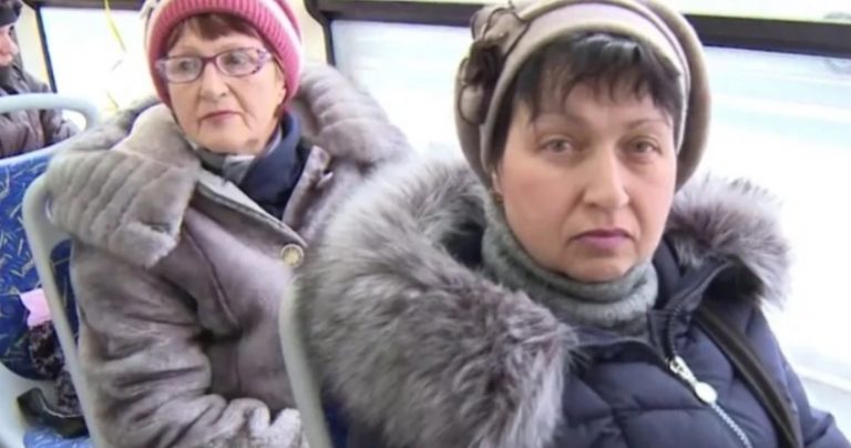 -Ну тоді хай усі ваrітні вдома сидять, а не по забитих автобусах шурхають, — відповів хлопець, і відразу вийшов з автобуса. І тут.