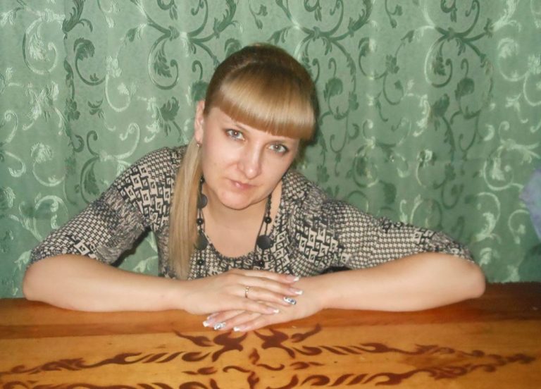 Чоловік давно вже не спілкується зі своїми батьками, і вимагає того ж від мене щодо моїх батьків. Однак я не можу зрозуміти його погляди.