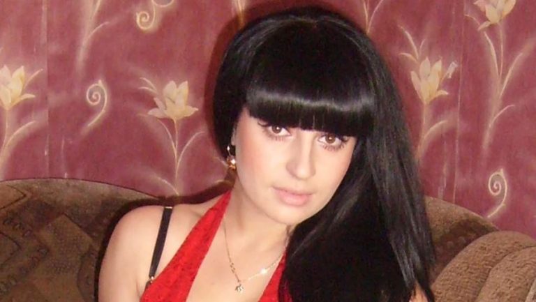 Батьки Валентина не схвалювали його молоду наречену, але чоловік не послухався їх – вони створили сім’ю. Лише через роки чоловік усвідомив, що батьки мали рацію.