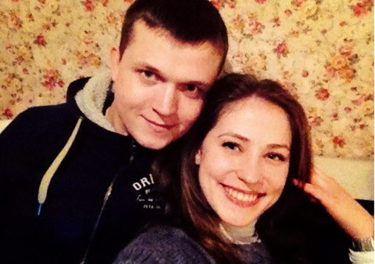 Після роз лучення Олена та Іван продовжували жити в одній квартирі, хоча усвідомлювали, що вони не мають спільного майбутнього. Проте доля незабаром втрутилася у їхні плани.