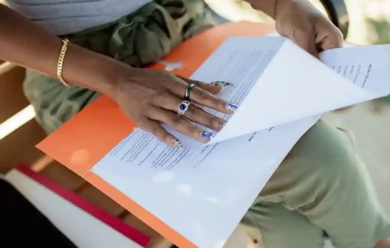 Аліна у всьому наслідувала старшого брата. Той був для неї прикладом. Коли брат передчасно пішов із життя, світ дівчинки зруйнувався. Вона втратила себе, але один ненаправлений лист брата повернув Аліну до життя.