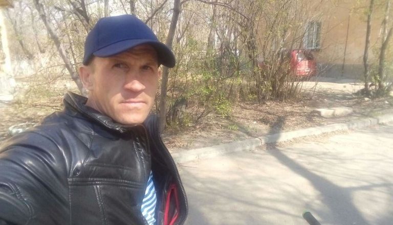 Я виховував свою дочку сам. Мені в цій справі іноді допомагали мати та теща. Я й думати не хотів про повторне одруження, поки моя вже 9-річна дочка сама не запропонувала познайомити мене з деким.