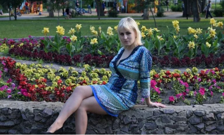 Я завжди намагалася бути зразковою дочкою та другом. Виростаючи з такими ідеями, я ніби забула, хто я чого хочу саме я. Зараз я намагаюся знову знайти себе і почати жити вже для себе і на своє задоволення.