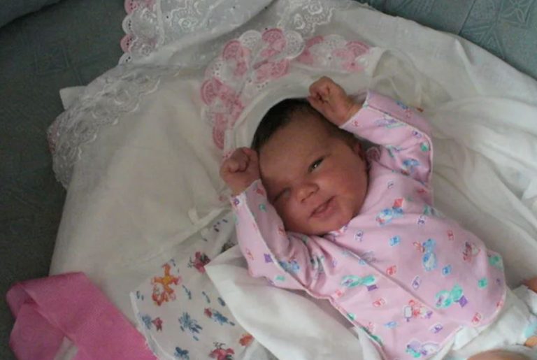 Коли ми з чоловіком дізналися, що ми матимемо дівчинку, ми довго не могли вибрати ім’я. Після народження я жартома запропонувала ім’я, а чоловік, схоже, жарт не зрозумів.