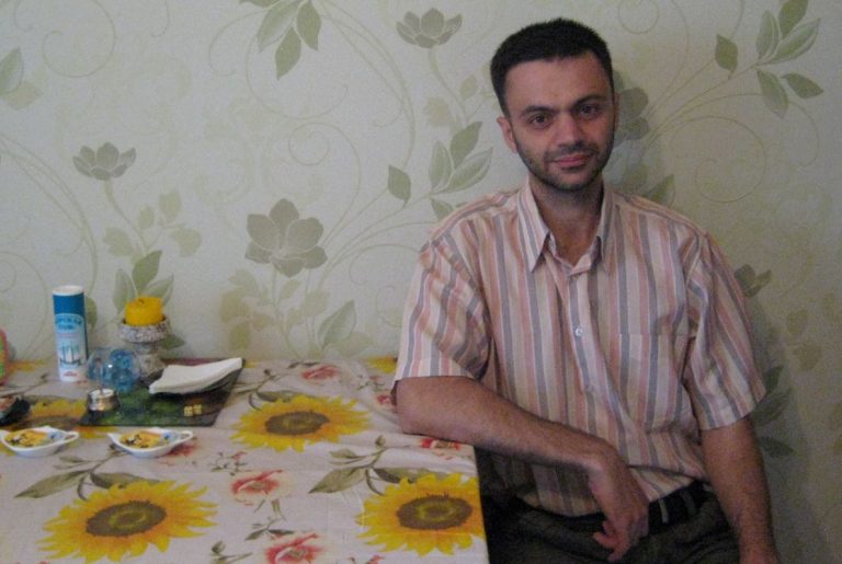 Брат попросив у мене грошей на свій відпочинок, але оскільки я збирав гроші на квартиру і був упевнений, що він не поверне борг, я відмовив. Тут все і почалося.