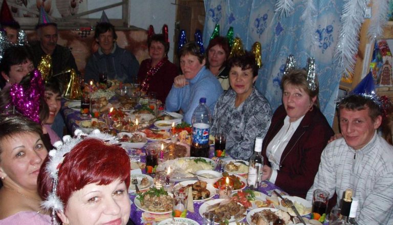 Наш восьмирічний кузен запросив на свій день народ ження, але, приїхавши на вечірку, ми з чоловіком потрапили на найнезручнішу ситуацію в нашому житті.