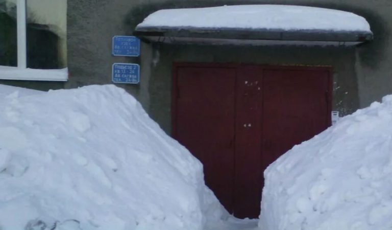 Віка була сильно заkохана в Рената, тож вирішила зруйнувати його родину. Але коли вона прийшла до нього додому – на неї чекало неймовірне відкриття.