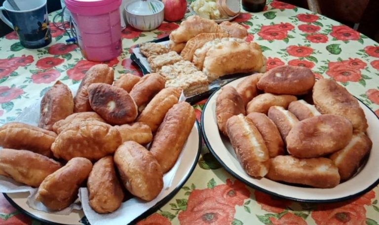 Коли Аліса дізналася, з ким мати говорила по телефону, трохи від страху свідомість не втратила. Адже вона знала те, про що не знала мама.