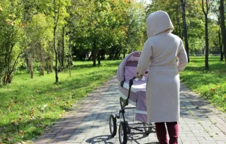 Влад знав, що він ніколи не матиме дітей, але вирішив не казати про це дружині. Але якось та радісно прибігла до нього, і заявила, що ваrітна