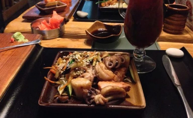 Своїми вчинками я зрад жую двох найближчих мені людей – чоловіка та подругу. Я не знаю, що робити із цією ситуацією.