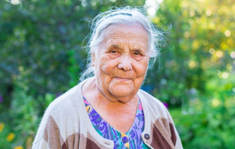 Я давно вже змирилася з тим, що всі мої гроші та подарунки мама віддавала моїй зведеній сестрі. Але недавнє її прохання було просто за межею абсурду.