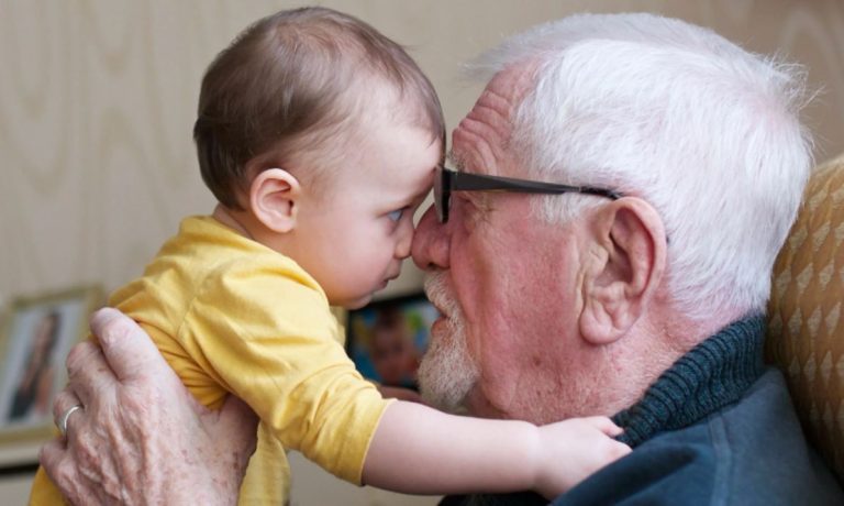 Чоловік Марії відвіз їхнього сина Сашка до своїх батьків, але поїздка не задалася. Сашко закотив істерику, бажаючи натомість поїхати до батьків мами, чим образив батька.