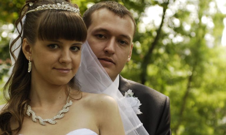 Після жорсткої вимоги батьків Віра вийшла заміж за Сергія. Але незабаром вона зрозуміла, що життя стає нестерпним.