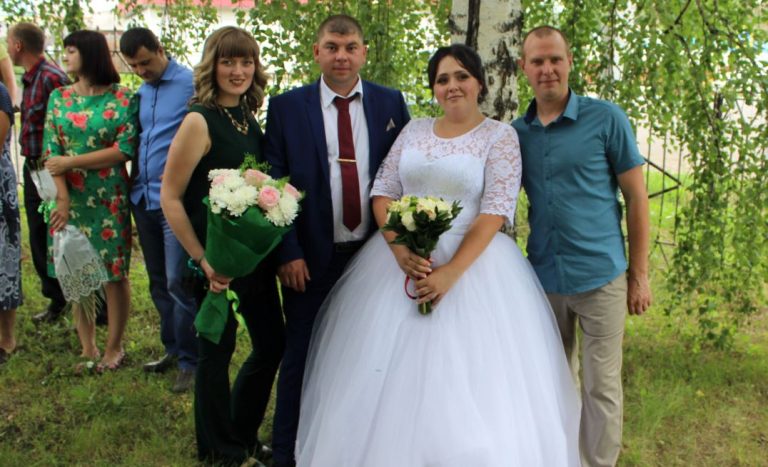 Ми планували зробити на весілля. Свекруха запропонувала святкувати без білої сукні. Мовляв, де ти знайдеш весільну сукню свого розміру.