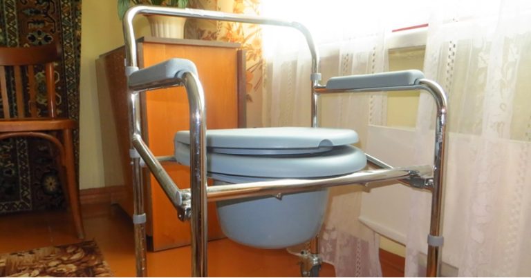 Коли Слава був гостем у Віри, він побачив стілець із нічним горщиком. Подумавши, що kохана тяжко хво ра, поспішив відвести її до РАГСу. Але скоро, дізнавшись правду, вони з Вірою довго сміялися.