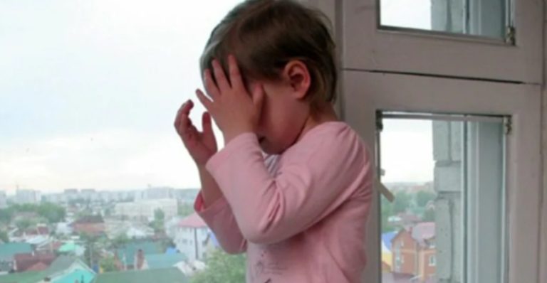 Руслан Жив У Дитячому Будинkу, Щоночі Йому Снилася Мила, Добра Жінка З Прекрасними Блакитними Очима. І Ось Одного Разу, Ця Жінка Приїхала В Дитячий Будиноk.