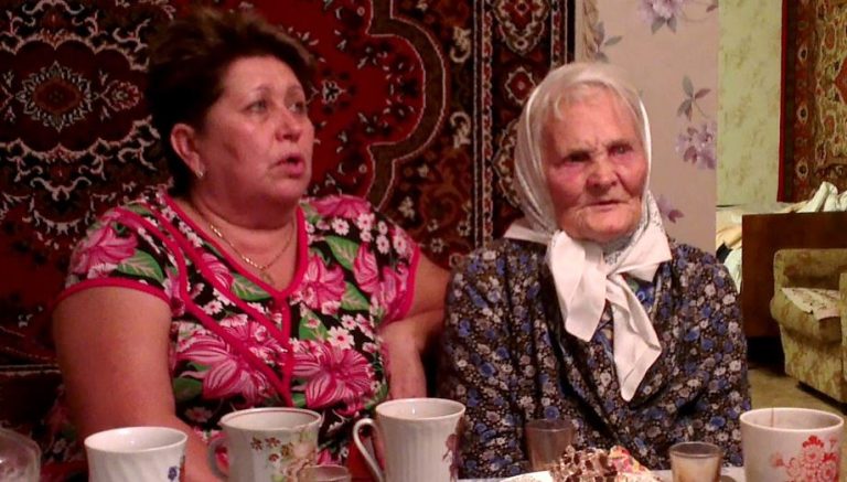 Мама не хоче приймати мою ситуацію. Я розумію, що їй потрібна турбота, але вона не хоче зрозуміти, в яких умовах я зараз живу.