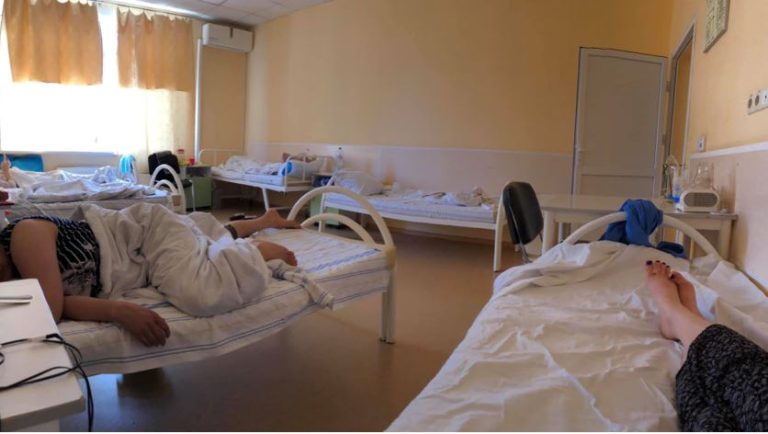 Моя сестра вирішила виховувати своїх чотирьох дітей одна після зради чоловіка. Однак коли вона захворіла, ситуація змінилася.