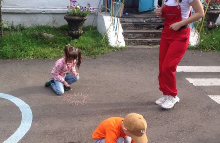 Багато людей вважають, що я повинна сидіти з їхніми дітьми, якщо їм потрібно кудись відлучитися. Але ця ситуація вже неабияк набридла, і я вирішила встановити межі.