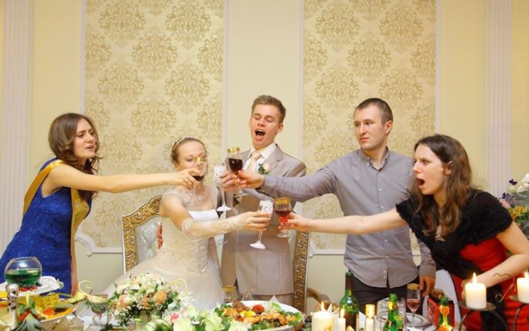 Невістка підійшла до мене під час святкування їхньої третьої річниці весілля і під час групової фотографії попросила відійти убік. Я ще ніколи не почував себе таким приниженим.