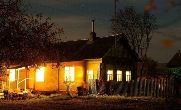 Під час розмови з тіткою Михайло почув на фоні незнайомий чоловічий голос. Тут вони з дружиною кинули всі справи і помчали до її будинку.