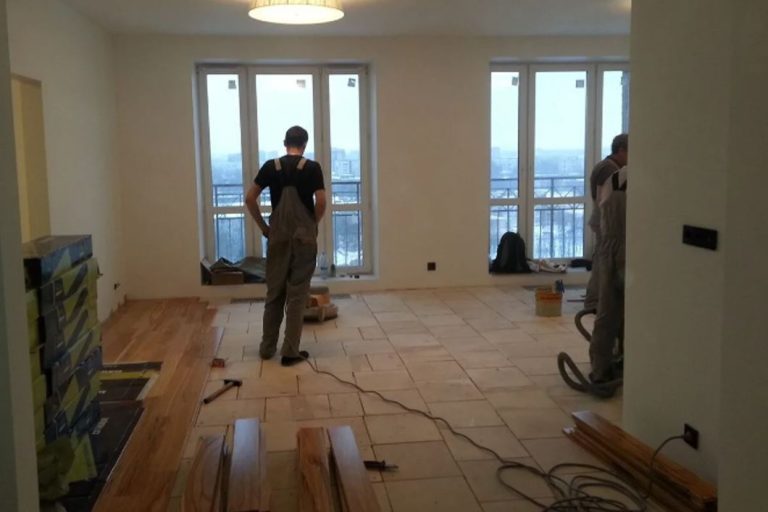 Я була рада, коли мої батьки подарували мені із чоловіком двокімнатну квартиру. Але я навіть не глянула на документи – і невдовзі наша сім’я поплатилася за цю помилку.