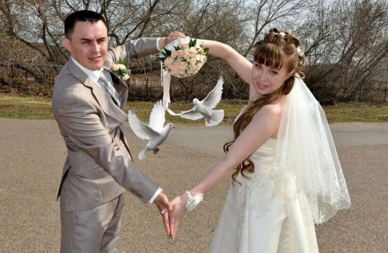 День весілля Лєри з Андрієм був найщасливішим у її житті, проте очікуване блаженство подружнього життя вислизало від Лєри.