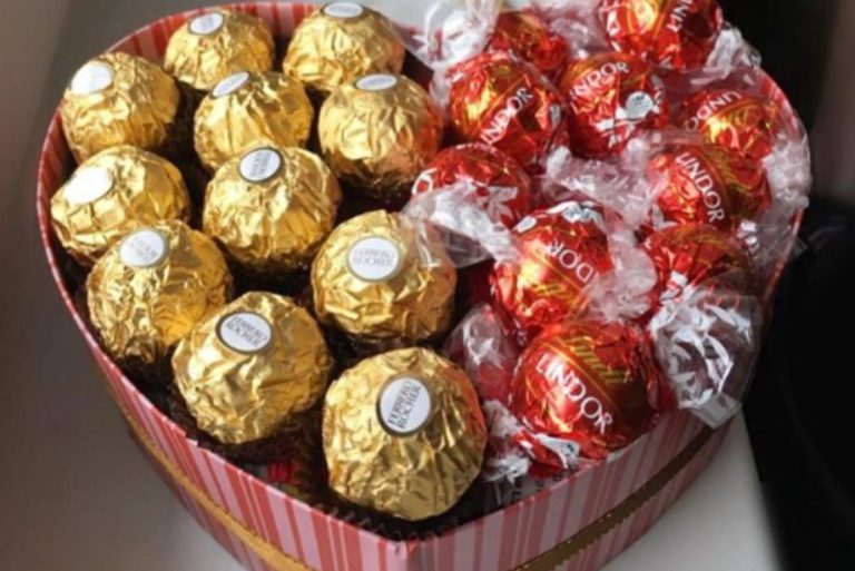 Як вчитель початкових класів, одного ранку я виявила на своєму столі маленьку квітку. Цікавлячись, я вирішила прийти наступного дня раніше.