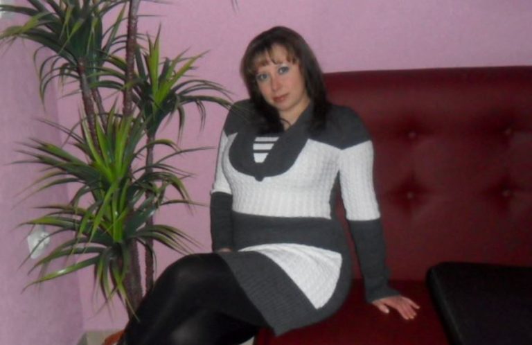 За день до судового засідання Люба зайшла до кафе та підслухала розмову двох подруг. Після цього вона поспішила до чоловіка з вибаченнями.