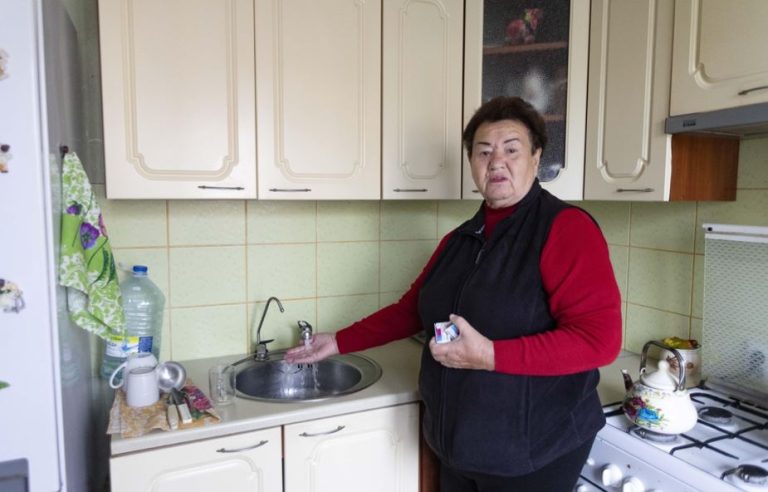 Я не можу зрозуміти позиції свого чоловіка. Ми маємо окрему квартиру, але він підтримує часті візити його матері.