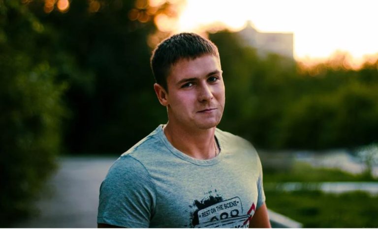 Аліса із задоволенням проводила час удома, насолоджуючись самотністю до повернення свого партнера Олександра. Саме той день породив у ній сумніви щодо нього.