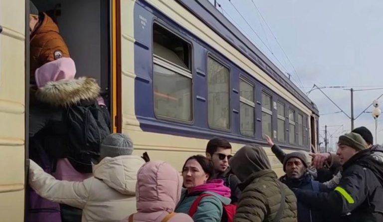 Я зраджувала чоловіка з Андрієм, і навіть не помічала, що він із будь-якого приводу виймає у мене гроші. Щоправда відкрилася, коли вже було пізно