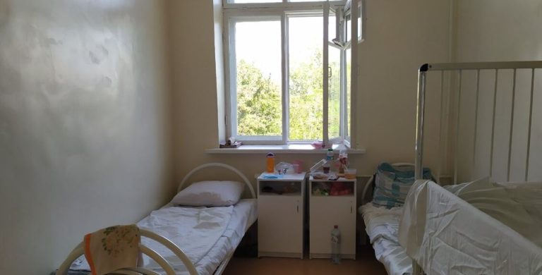 Потрапивши до лікарні з переломами, Володимир, який був нещодавно розлучений і відчував тяжкість самотності, несподівано знайшов те, що так довго шукав! Хто б міг подумати?!
