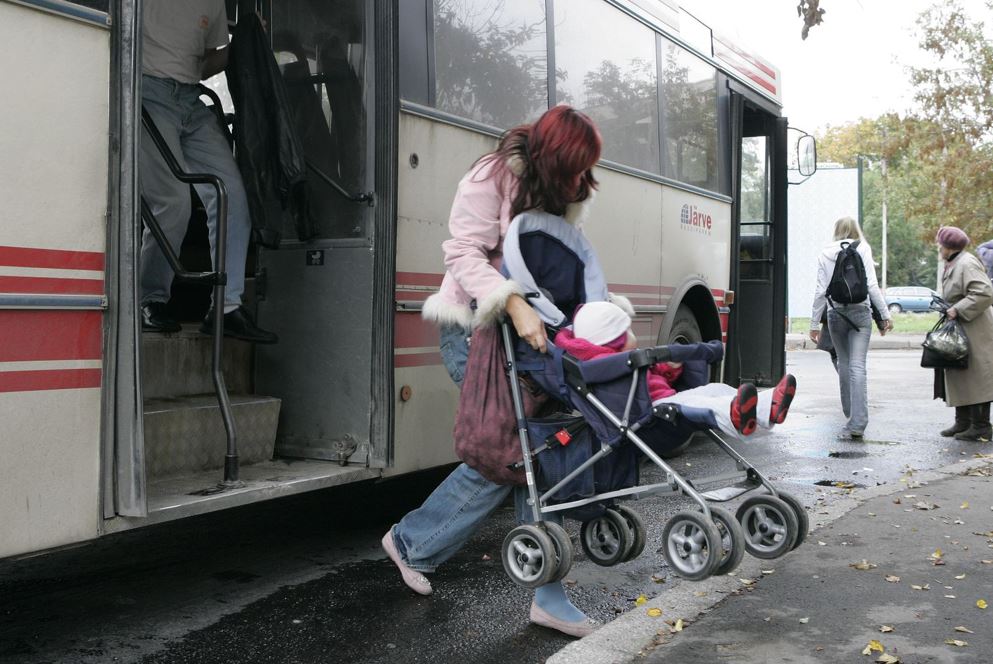 Після весілля я була в захваті від ідеї жити з великою родиною чоловіка, проте мої мрії невдовзі стали для мене кошмаром… я зі своєю дочкою опинилася надворі.