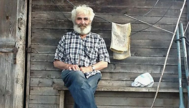 Під час недавнього візиту до села я помітив зневажливе ставлення місцевих жителів до одного чоловіка. Цікавлячись, я спробував зрозуміти, чому про нього так погано відгукуються.