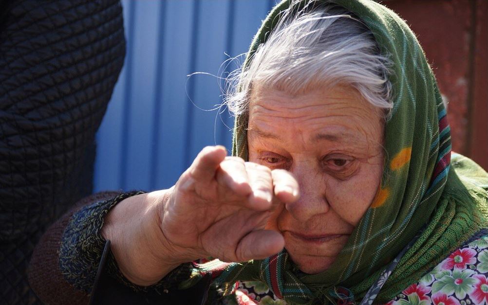 У свій 70-й день народження я зі сльозами на очах сиділа на лавці в лікарняному саду і міркувала про свій життєвий шлях від маленької дівчинки до бабусі.