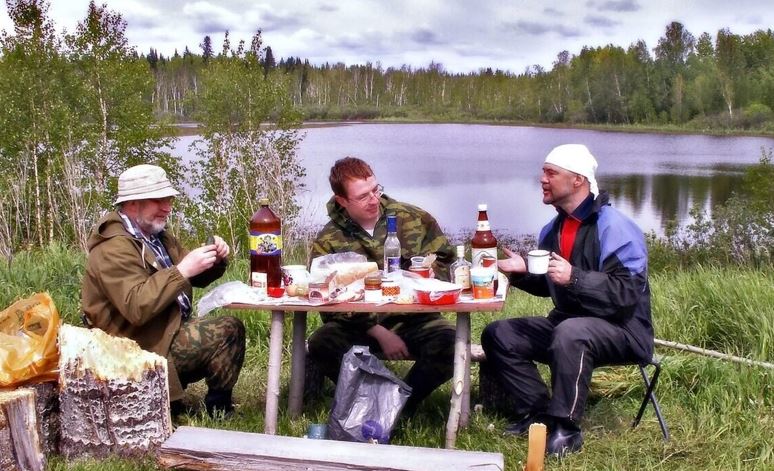 Після роботи мій чоловік одразу поїхав до друзів, не сказавши мені про це. Я не знала, де він, що він робить… І ось, увечері я нарешті додзвонилася до нього. Він почав кричати на мене