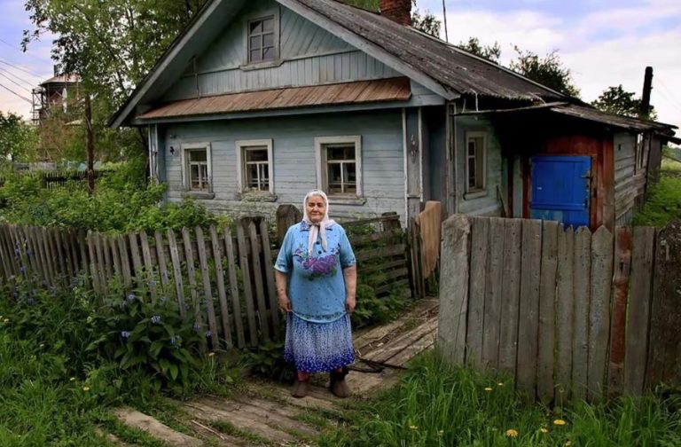 Родичі звинувачують мене в тому, що я перестала відвідувати свою матір у селі. Але ніхто з них не хоче зрозуміти, чому я на це наважилася.