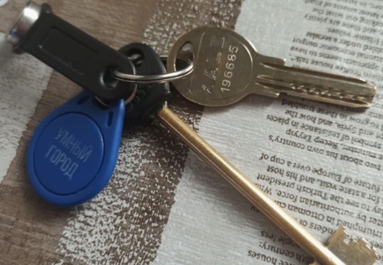 ”Мама дала нам ключі, коли ви поїхали у медовий місяць, ось ми і зайшли,” – від цих слів золовки і від безладу в будинку у Ольги запаморочилося в голові.