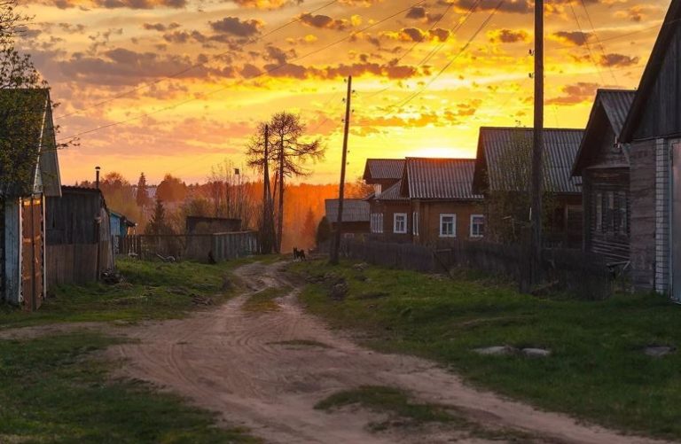 Прийнявши пропозицію Паші, я переїхала до його міста. Наш будинок здавався ідеальним, поки ми не познайомилися з літньою сусідкою, бабою Катею.