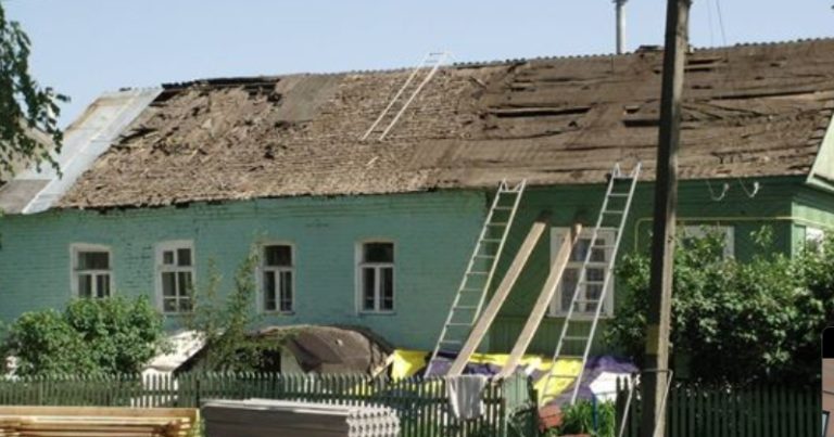 Коли ми з чоловіком купили будинок у селі без ремонту, свекруха та брат чоловіка висловили своє «фі» і пішли. Ми зробили ремонт та запросили їх на день народження чоловіка. Коли вони зайшли до будинку, їхня щелепа відвисла