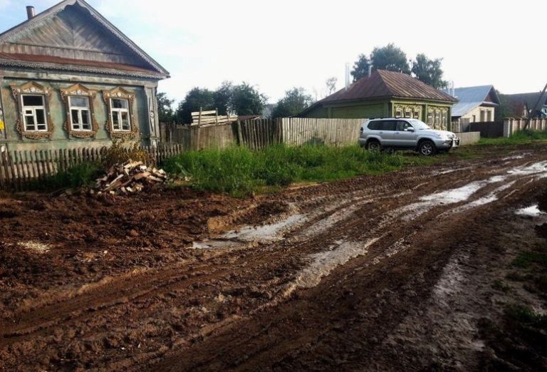 Дізнавшись про те, що зробила його дружина, Гнат пішов з дому і поїхав до рідного села. Саме там він зустрів жінку, яка змінила його долю.