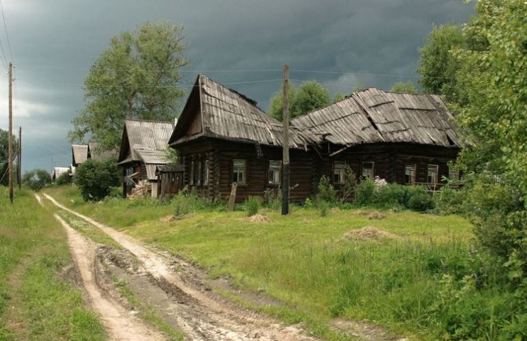 Світлана постійно лаяла свою доньку за те, що та не допомагає по дому і виглядає неохайно. Але якось, прочитавши її шкільний твір, Світлана усвідомила свою помилку.