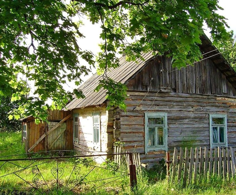 Мої стосунки з сестрою ніколи не були ідеальними, але спадок від батьків, що складався з двох старих будинків, ще більше ускладнив наші стосунки.