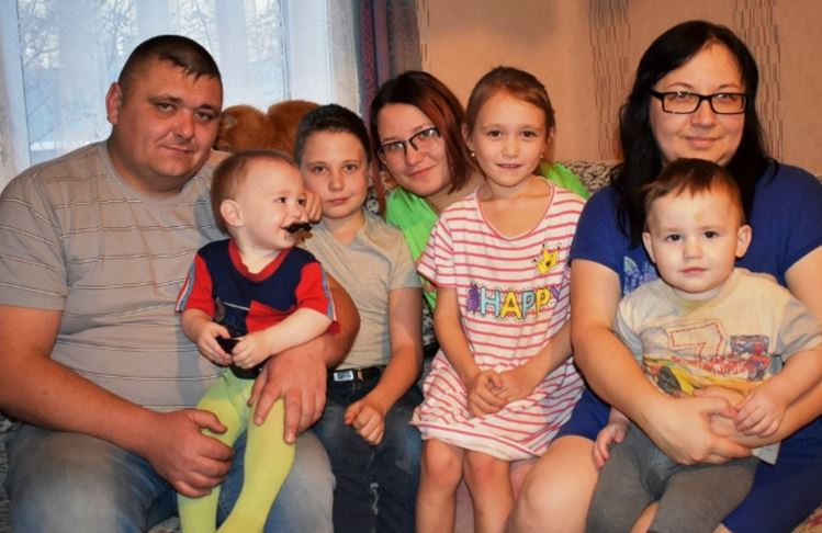 У родині Іванченків було 8 осіб – батько, мати та 6 дітей! Багато хто припускав, що вони живуть неблагополучно, адже годувати одразу 6 дітей – ще випробування, проте насправді все було по-іншому.