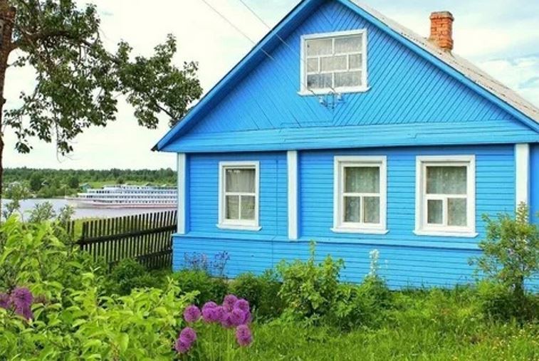 Сумуючи за літом, Аня фантазувала про відпустку на море серед сніжного лютого. Вони з чоловіком забронювали будиночок і поїхали відпочивати вдвох, але незабаром їхня ідилія була зруйнована.